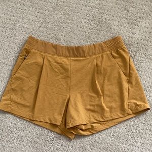 Athleta textured Brooklyn Short— EUC